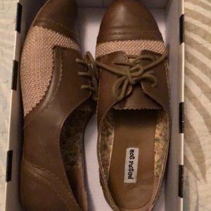 Not Rated, Women’s 7.5 brown & burlap tie flats